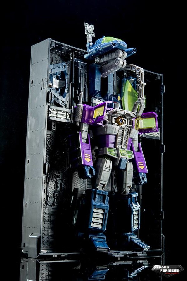 Asia Exclusive Masterpiece Shattered Glass Optimus New Official Photos 11 (11 of 14)